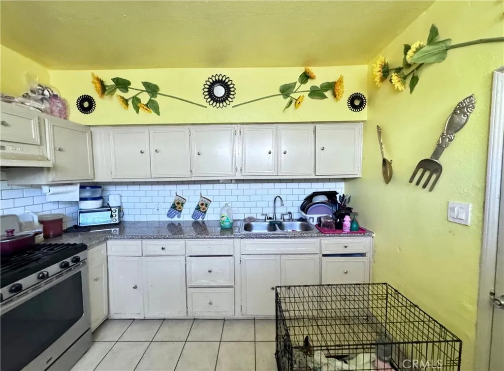 7011 7011 Bonsallo, Los Angeles, California 90044 home-pic-8